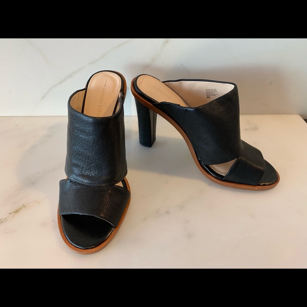 Banana Republic Black Iliana heel size 8